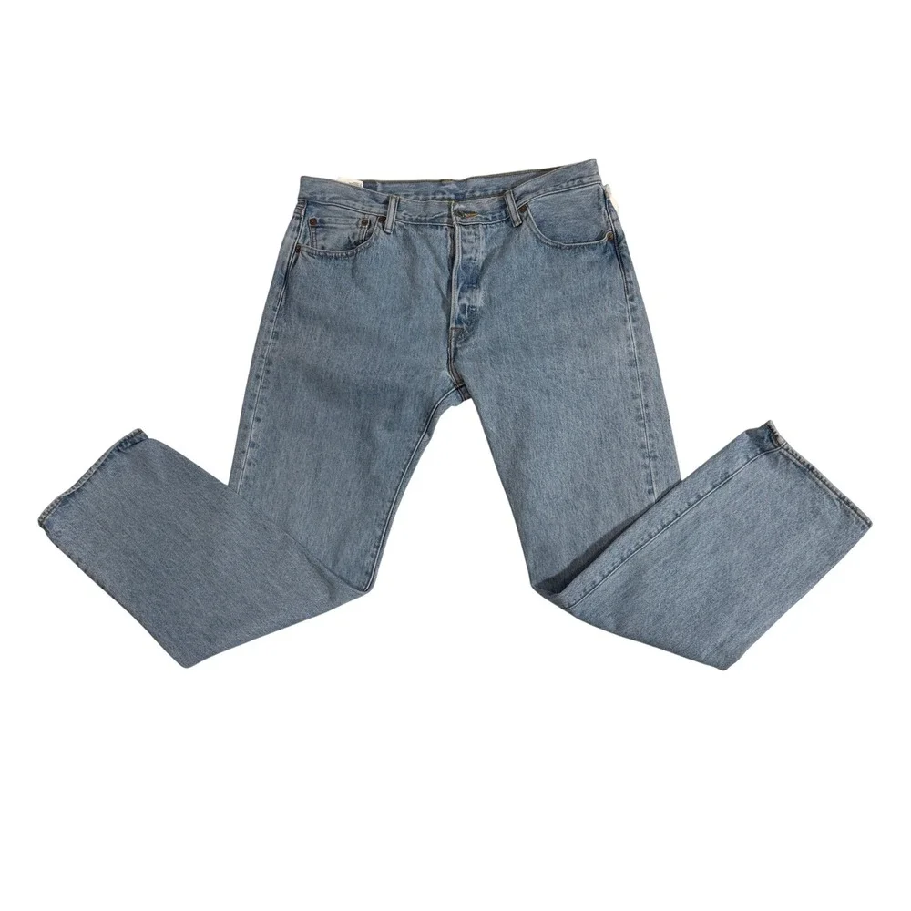 Vintage Levis 501‎ Original Fit Mens Light Wash Blue Straight Leg Denim Jeans 36